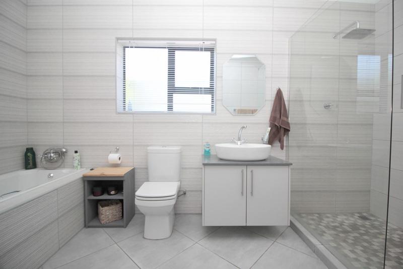 2 Bedroom Property for Sale in Reebok Western Cape